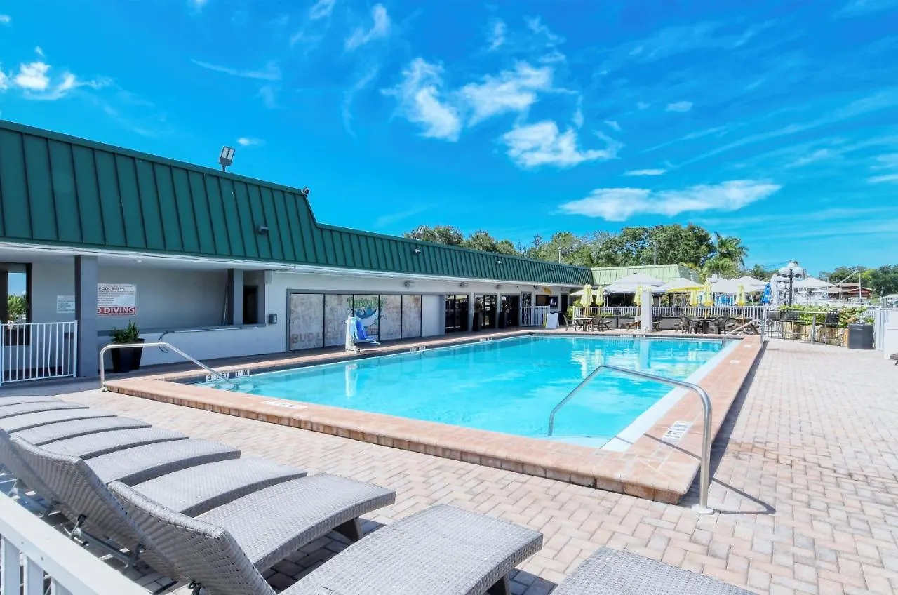 Heated Pool, Bunk Beds, King Bed, Huge Tv, Marina, Tiki Bar Aparthotel South Bradenton United States