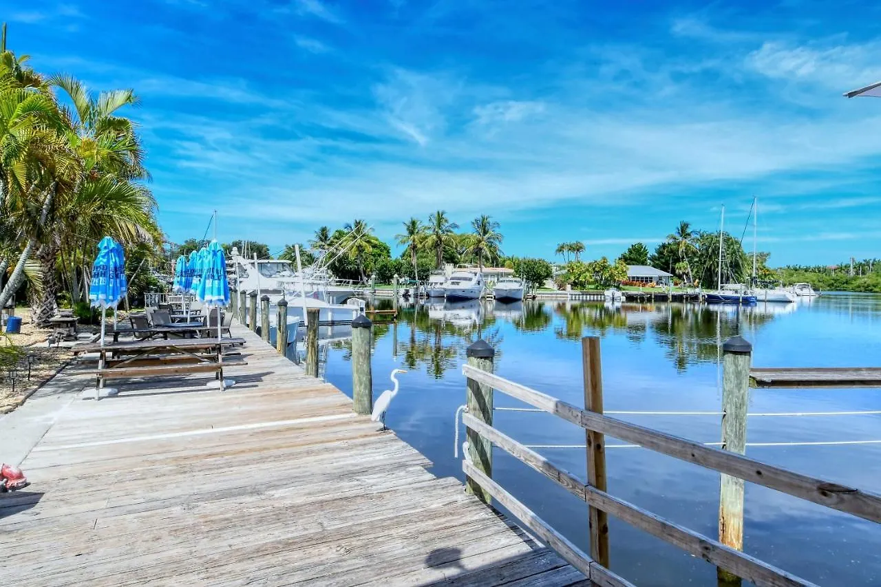 Heated Pool, Bunk Beds, King Bed, Huge Tv, Marina, Tiki Bar Aparthotel South Bradenton