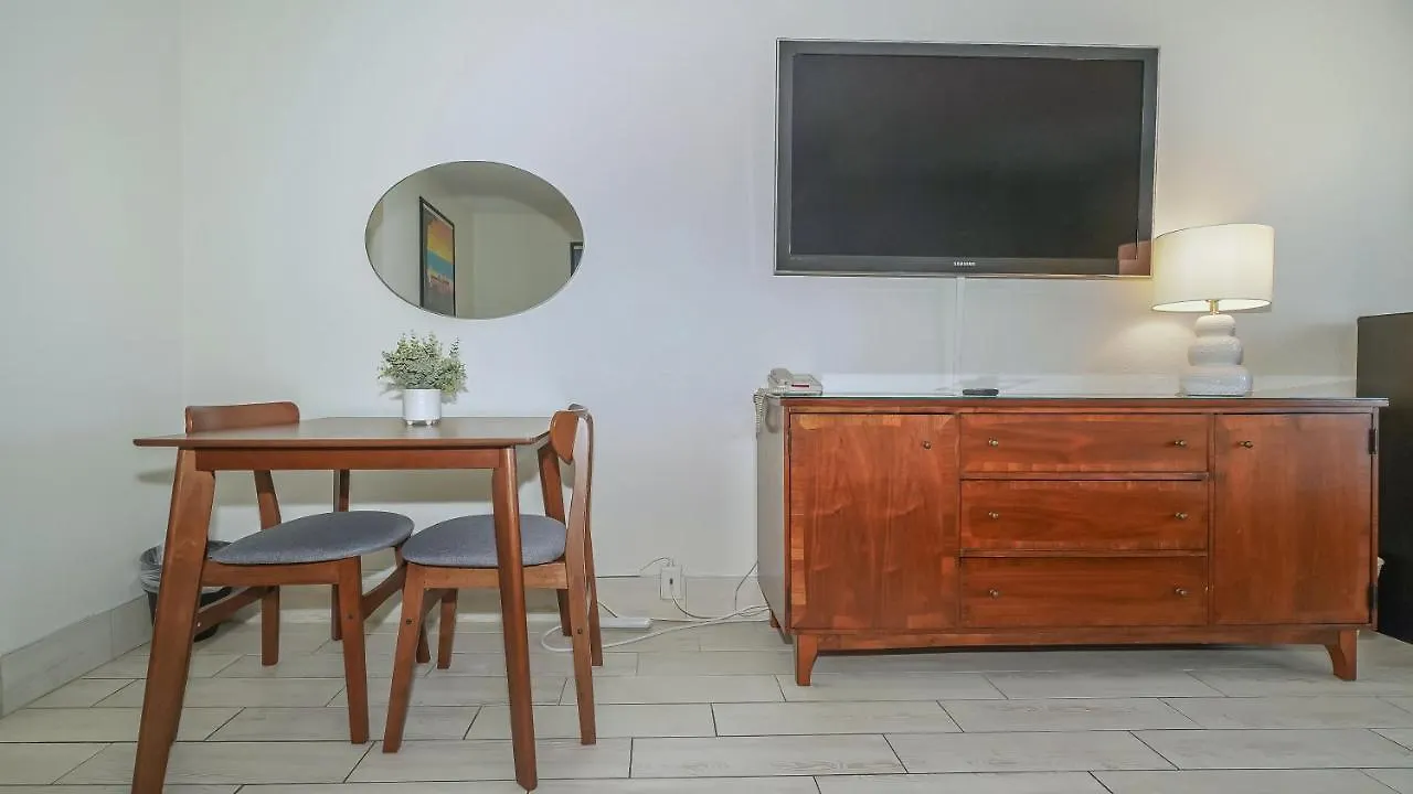 Heated Pool, Bunk Beds, King Bed, Huge Tv, Marina, Tiki Bar Aparthotel South Bradenton