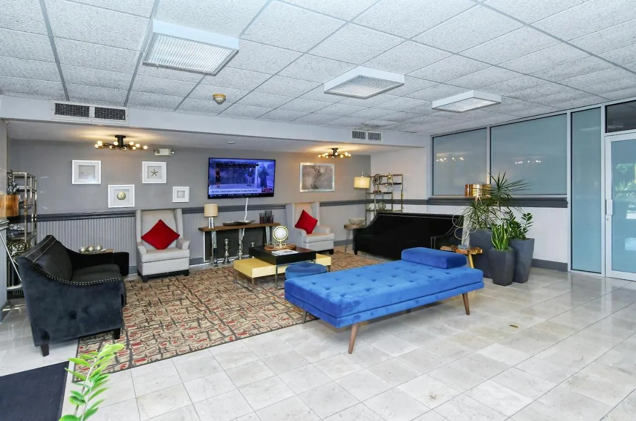 Heated Pool, Bunk Beds, King Bed, Huge Tv, Marina, Tiki Bar Aparthotel South Bradenton United States