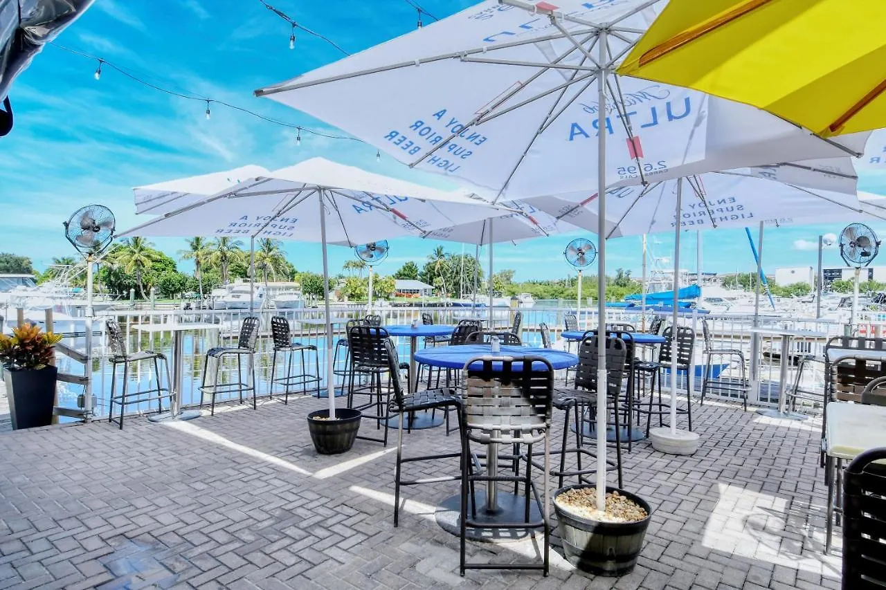 Heated Pool, Bunk Beds, King Bed, Huge Tv, Marina, Tiki Bar Aparthotel South Bradenton United States