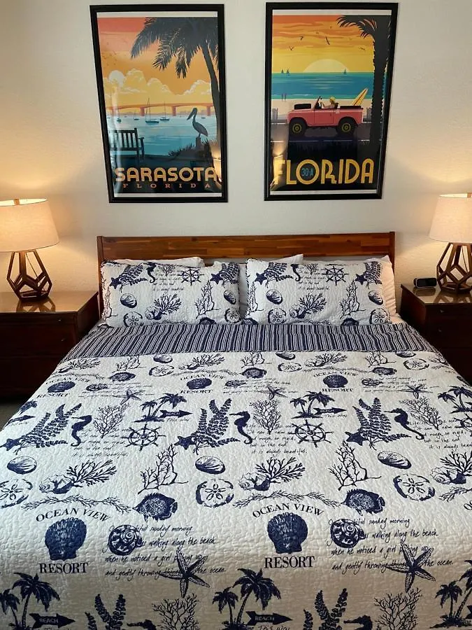 Heated Pool, Bunk Beds, King Bed, Huge Tv, Marina, Tiki Bar Aparthotel South Bradenton